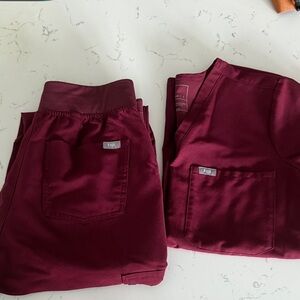 Figs maroon small set with joggers